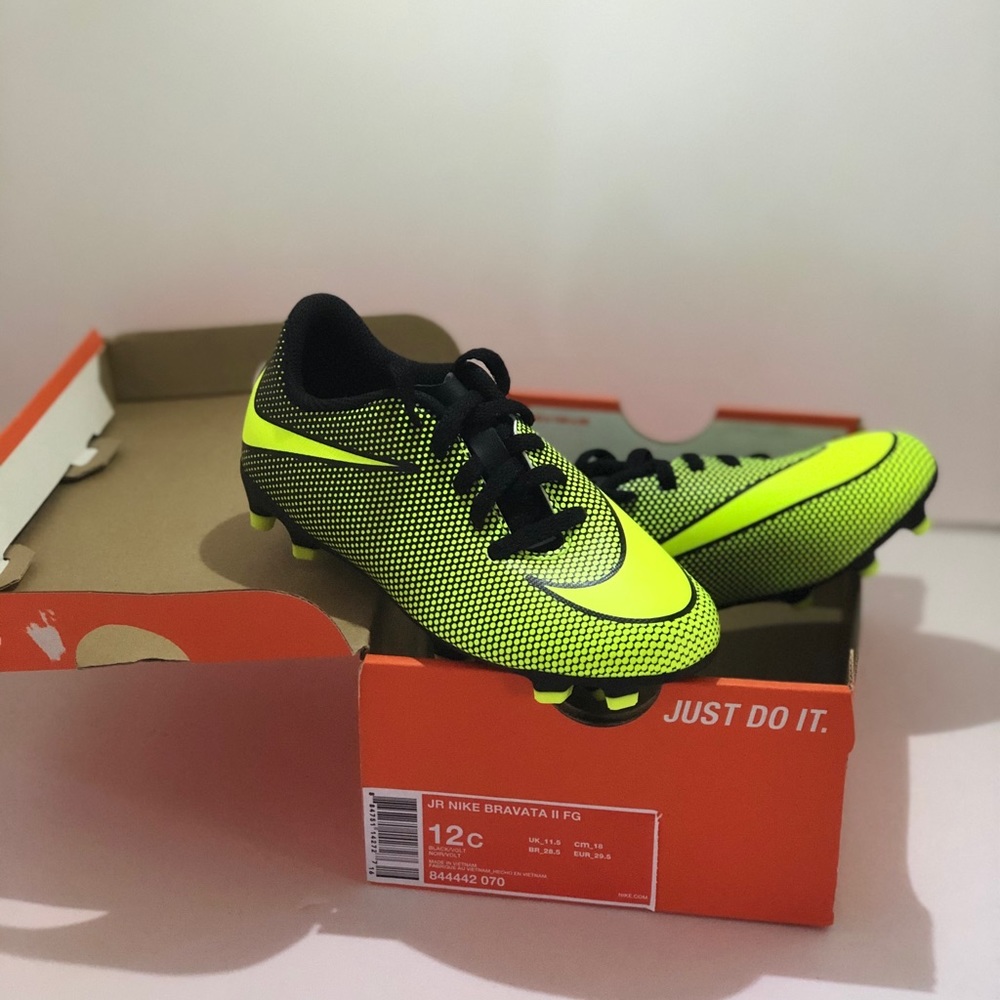 Nike Bravata II (Soccer Cleats)